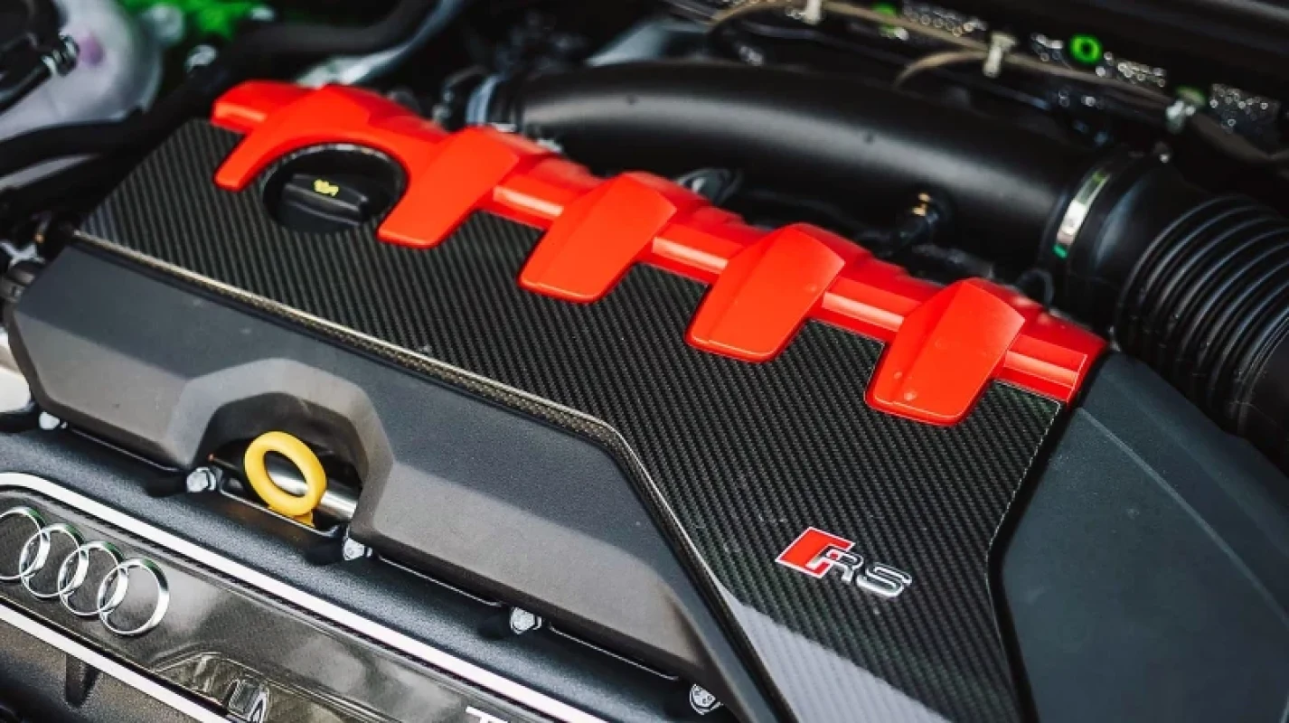 Audi pariază pe hibridizare pentru a menține motorul cu 5 cilindri în Europa