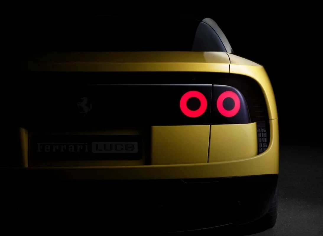 Acțiunile Ferrari se prăbușesc cu aproape 8% după lansarea primului model electric Luce