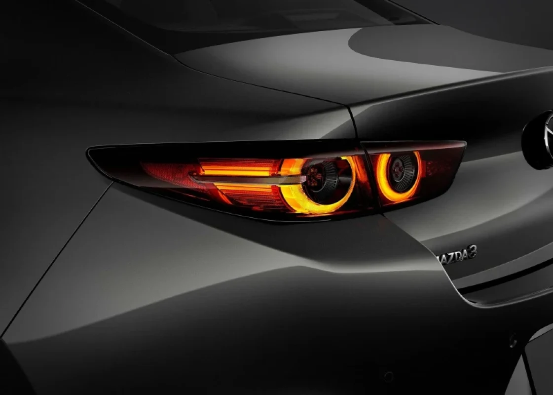 Mazda3 primește tehnologii noi și versiunea Homura Plus. Prețuri și disponibilitate în România